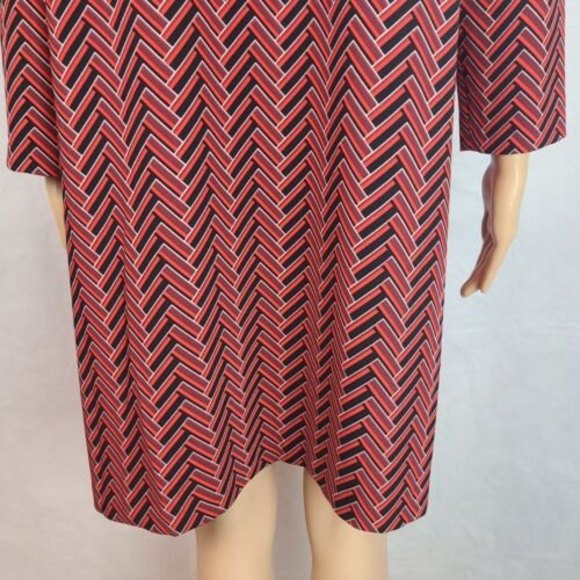 NWT Beige by ECI Women's ((L) Black and Red Chevron 3/4 Sleeve Shift Dress - Picture 8 of 12